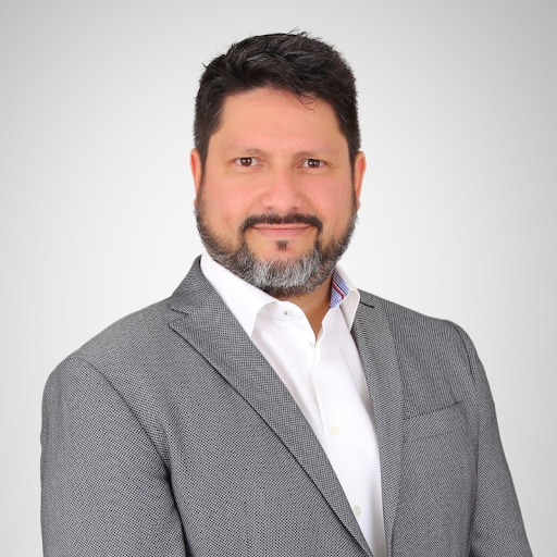 Portrait of team member 5